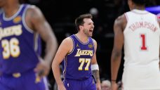 Doncic drops 40, James adds 30 as Lakers stretch win streak over Rockets