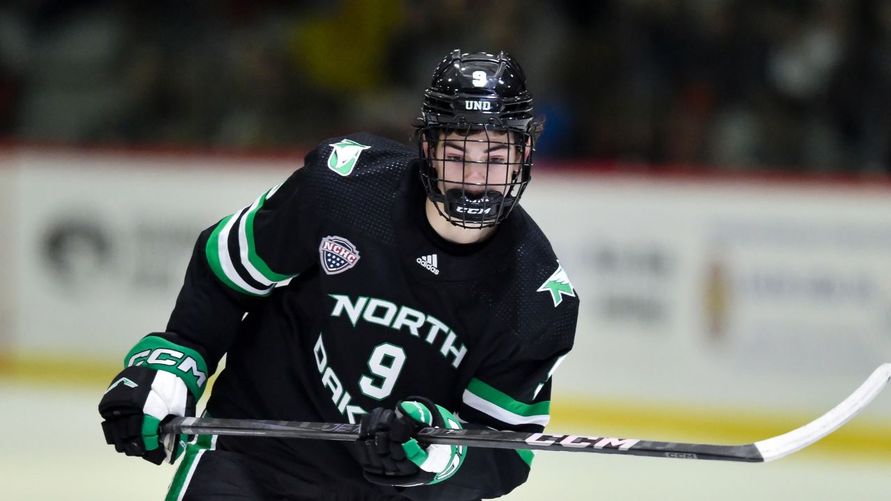 Blackhawks sign first-rounder Sacha Boisvert to entry-level contract