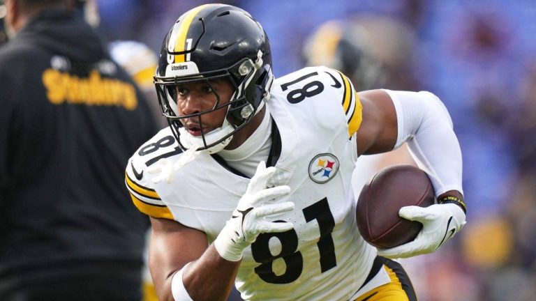 Pittsburgh Steelers tight end Jonnu Smith warms up before an NFL football game against the Baltimore Ravens, Dec. 7, 2025, in Baltimore. (Stephanie Scarbrough/AP)