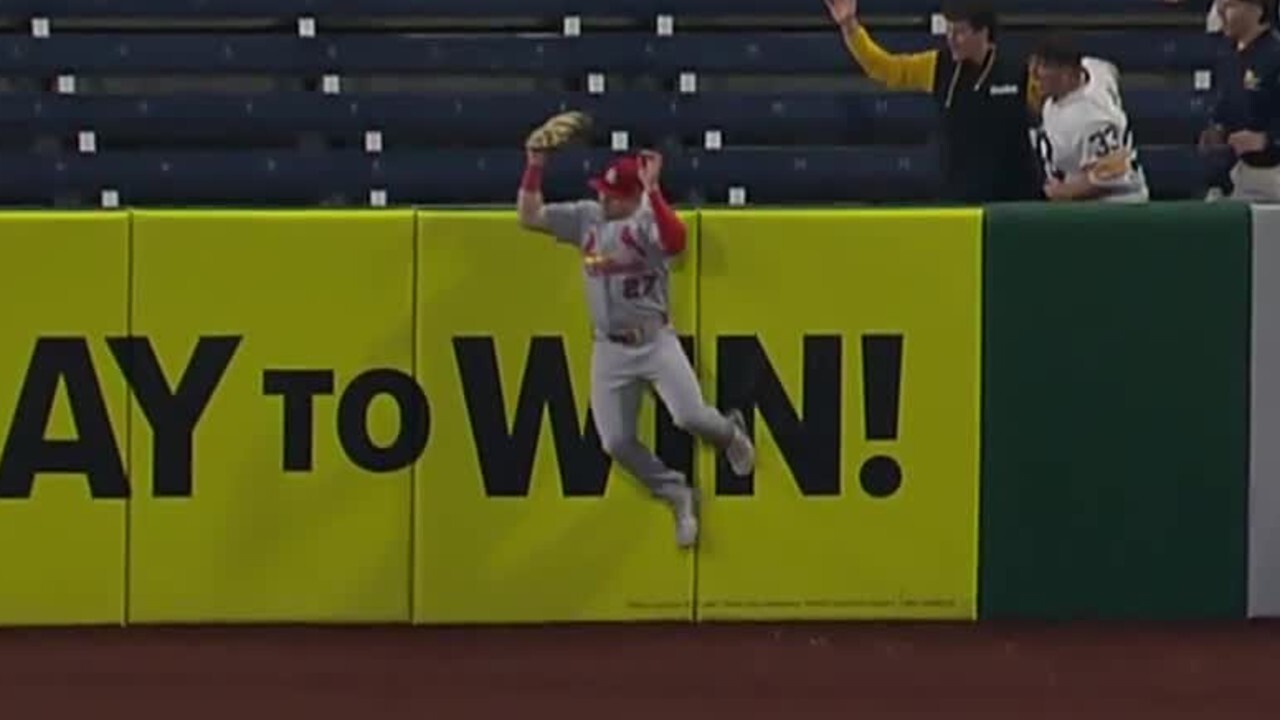 Cardinals Church Robs Potential Walk Off Homer With Leaping Grab At The Wall