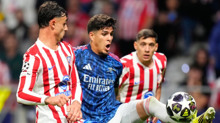 Arsenal's Piero Hincapie, centre, battles for the ball with Atletico Madrid's Marc Pubill during a Champions League semifinal, first leg, soccer match between Atletico Madrid and Arsenal in Madrid, Spain, Wednesday, April 29, 2026. (Jose Breton/AP)
