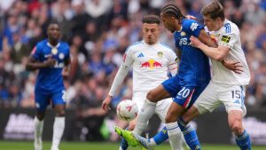 Chelsea's Joao Pedro, left, and Leeds' Jaka Bijol fight for the ball during the FA Cup semifinal soccer match between Chelsea and Leeds in London, England, Sunday, April 26, 2026. (AP Photo/Kin Cheung)