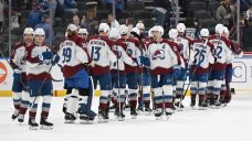 Avalanche beat Blues to clinch top spot in Western Conference