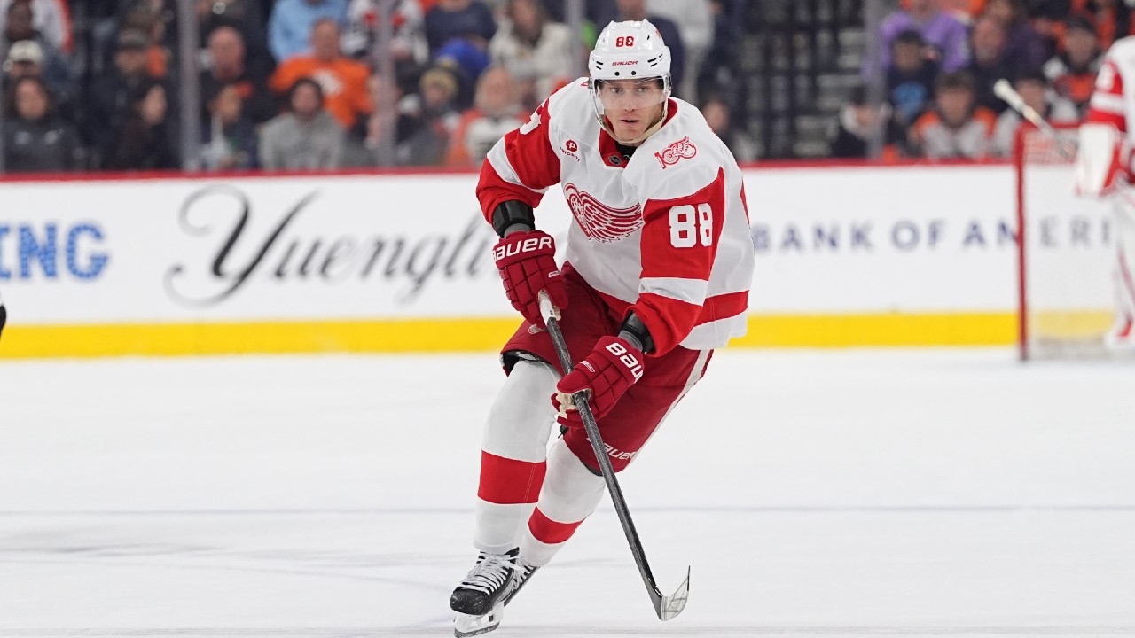 NHL Roundup: Kane gets 1,400th point in Red Wings’ loss to Lightning