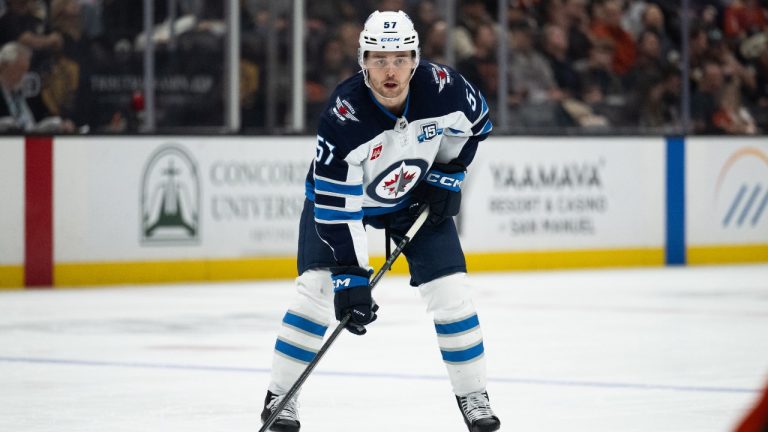 Winnipeg Jets defenceman Elias Salomonsson takes his stance during an NHL game against the Anaheim Ducks, Friday, Feb. 27, 2026, in Anaheim, Calif. (AP/Kyusung Gong)