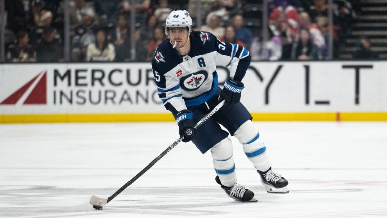 Winnipeg Jets center Mark Scheifele takes his stance during an NHL hockey game against the Anaheim Ducks, Friday, Feb. 27, 2026, in Anaheim, Calif. (Kyusung Gong/AP)