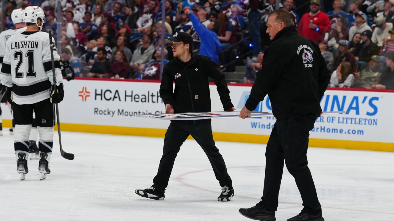 Glass shatters behind Kings bench, delays playoff game vs. Avalanche