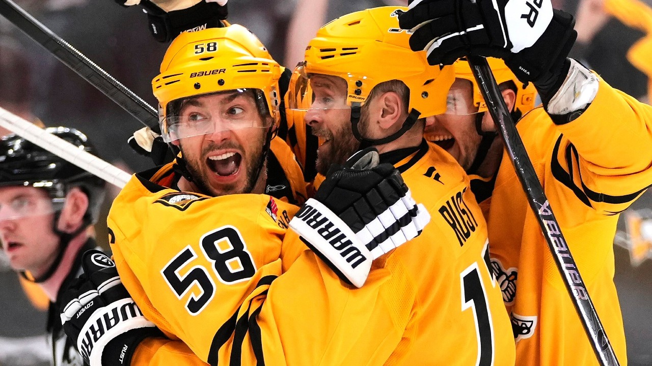 Pittsburgh Penguins’ Kris Letang (58) celebrates with Bryan Rust