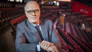 A central figure on Hockey Night in Canada for more than four decades, Scott Oake will retire from broadcasting at the end of the 2025-26 season. (Photo by Jeff McIntosh/CP)