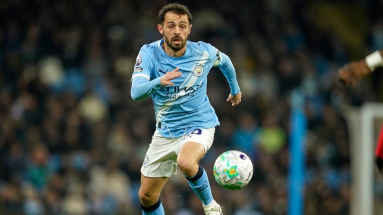 Manchester City's Bernardo Silva runs after the ball during the English Premier League match between Manchester City and Nottingham Forest in Manchester, England, Wednesday, March 4, 2026. (AP/Dave Thompson)