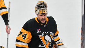 Pittsburgh Penguins goaltender Stuart Skinner takes a timeout during the first period of an NHL hockey game against the Dallas Stars in Pittsburgh, Saturday, March 28, 2026. (Gene J. Puskar/AP)