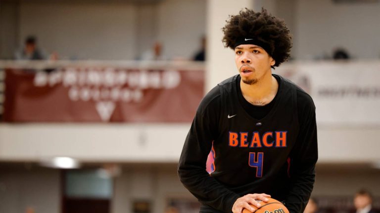 Rainier Beach Tyran Stokes (4) in action against Bishop McNamara during a high school basketball game at the Hoophall Classic, Sunday, January 18, 2026, in Springfield, MA. (Gregory Payan/AP)