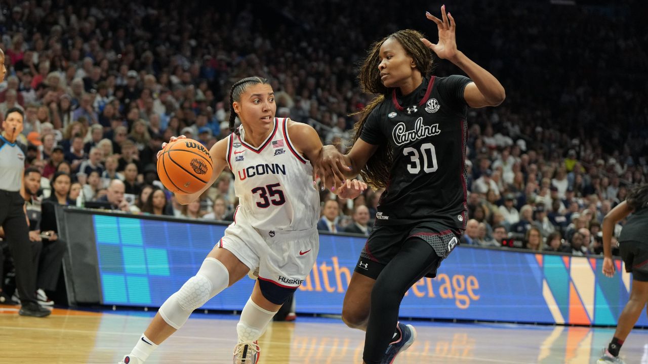 South Carolina knocks off defending champs UConn to reach national championship