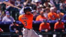 Astros shortstop Jeremy Pena exits game vs. Mariners with right knee tightness