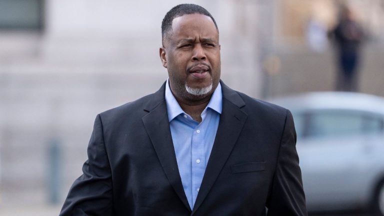 Former NBA basketball player and assistant coach Damon Jones arrives at Brooklyn federal court, Monday, Nov. 24, 2025, in New York. (AP Photo/Yuki Iwamura, File)