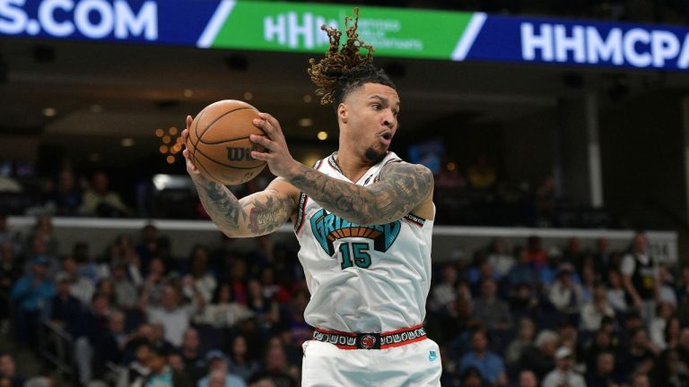 Memphis Grizzlies forward Brandon Clarke (15) plays in the first half of an NBA basketball game against the New York Knicks Friday, Feb. 28, 2025, in Memphis, Tenn. (AP Photo/Brandon Dill)