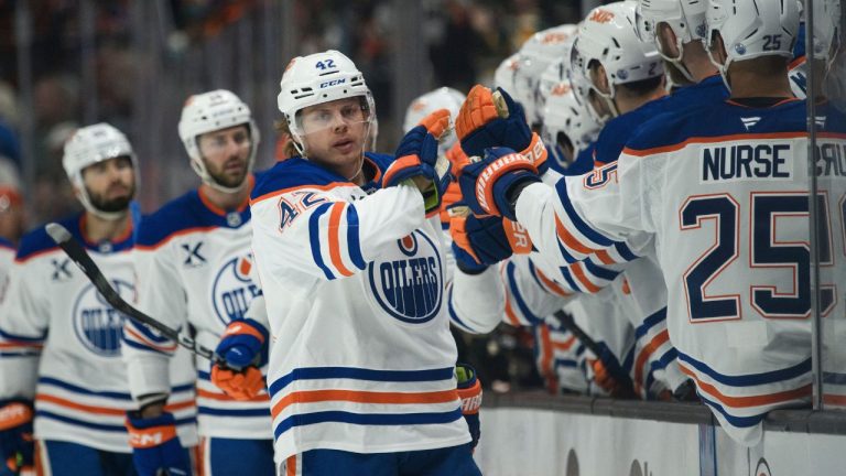Edmonton Oilers right winger Kasperi Kapanen celebrates his goal with the bench during the first period of Game 4 in the first round of a Stanley Cup playoff series against the Anaheim Ducks, Sunday, April 26, 2026, in Anaheim, Calif. (AP Photo/Kyusung Gong)