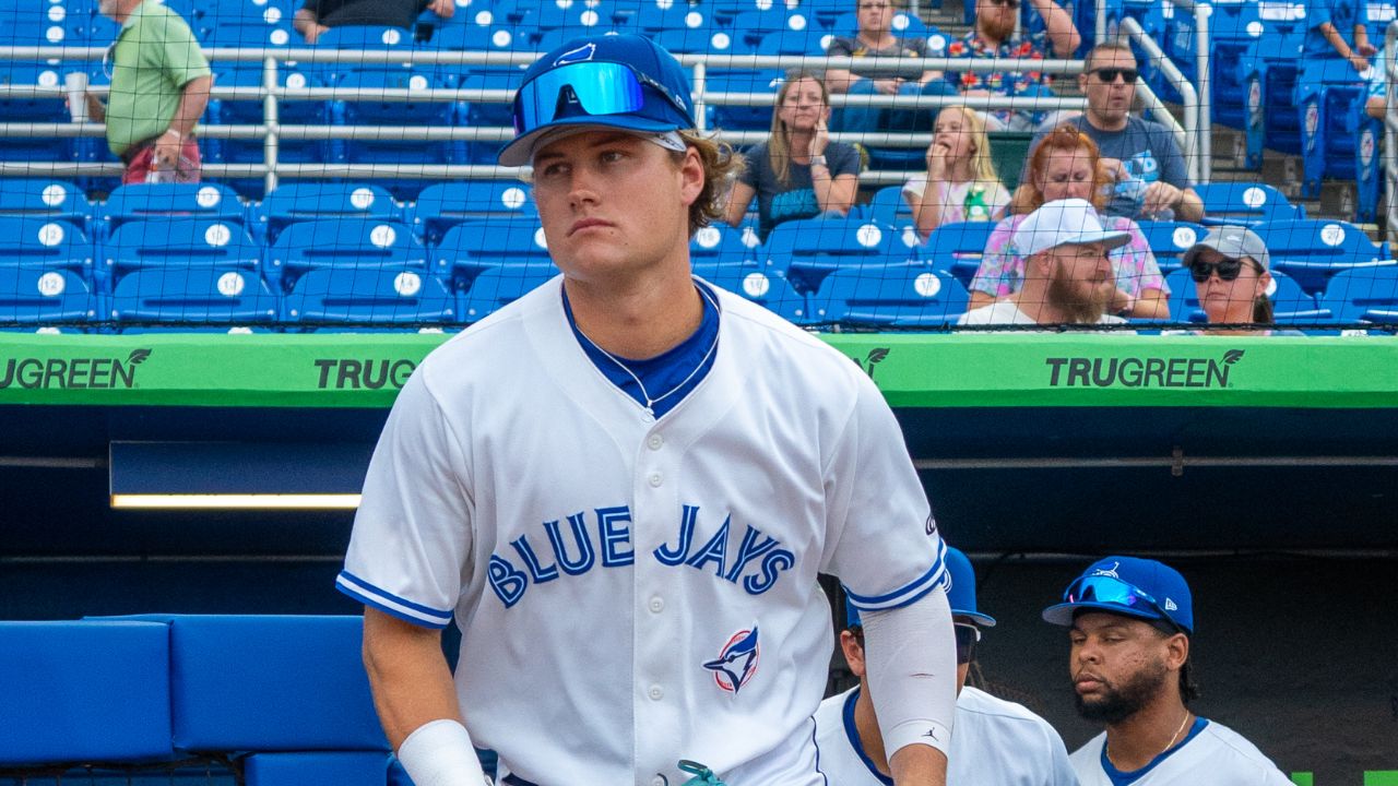 Smith corre para o campo. (Cortesia Dunedin Blue Jays)