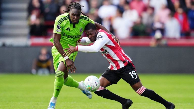 Fulham's Calvin Bassey, left, and Brentford's Dango Ouattara battle for the ball during the English Premier League soccer match between Brentford and Fulham in Brentford, England, Saturday April 18, 2026. (John Walton/PA via AP)