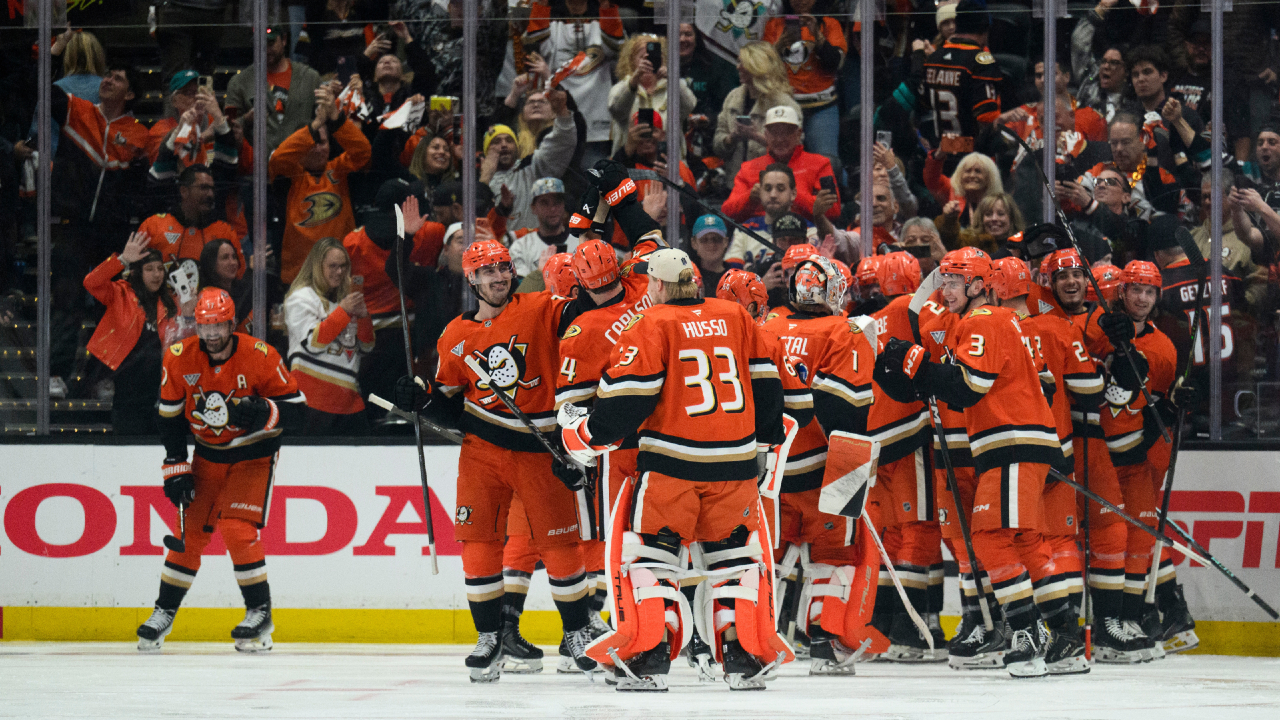 ‘That’s a goal’: Hockey world reacts to Ducks’ controversial OT winner