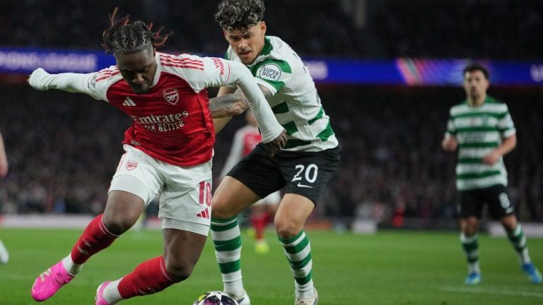 Arsenal's Eberechi Eze, left, and Sporting's Maximiliano Araujo during the UEFA Champions League second leg quarterfinal soccer match between Arsenal and Sporting in London, England, Wednesday, April 15, 2026. (Kin Cheung/AP)