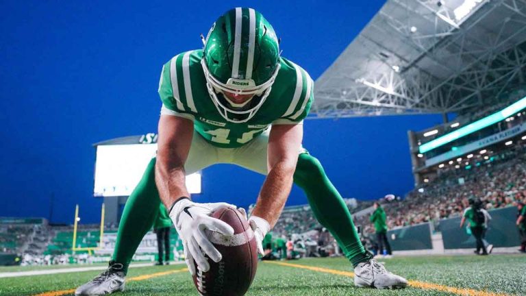 Saskatchewan Roughriders long snapper Jorgen Hus (46) rehearses a long snap at the sideline during the second half of CFL football action. (Heywood Yu/THE CANADIAN PRESS)