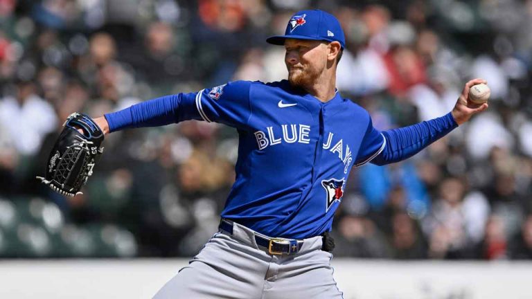 Toronto Blue Jays starter Eric Lauer delivers a pitch during the first inning of a baseball game against the Chicago White Sox. (Paul Beaty/AP)