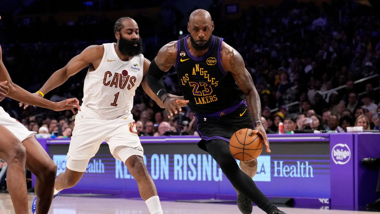 LeBron James sets wins record as Lakers top Cavaliers