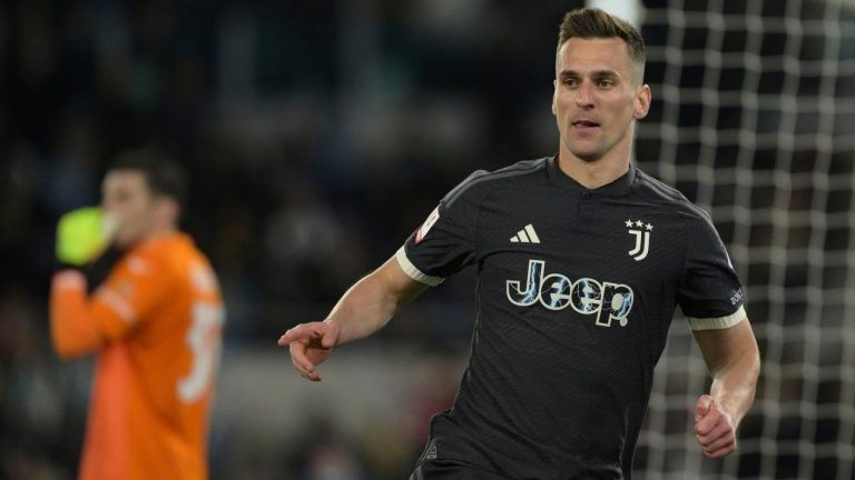 Juventus' Arkadiusz Milik celebrates after scoring his side's first goal during the Italian Cup semi-final soccer match between Lazio and Juventus at Rome's Olympic Stadium, Italy, Tuesday, April 23, 2024. (Alfredo Falcone/LaPresse via AP)