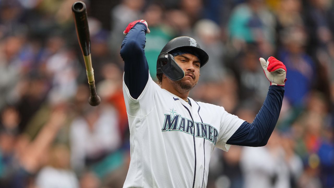 Josh Naylor homers twice, Mariners sweep Astros