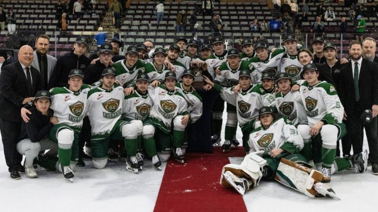 The Everett Silvertips celebrate their 2026 WHL Western Conference title. (Cherie Morgan/ Penticton Vees)