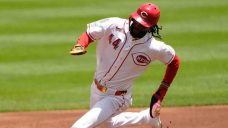 Reds’ Elly De La Cruz leaves game in 5th inning with right hamstring tightness