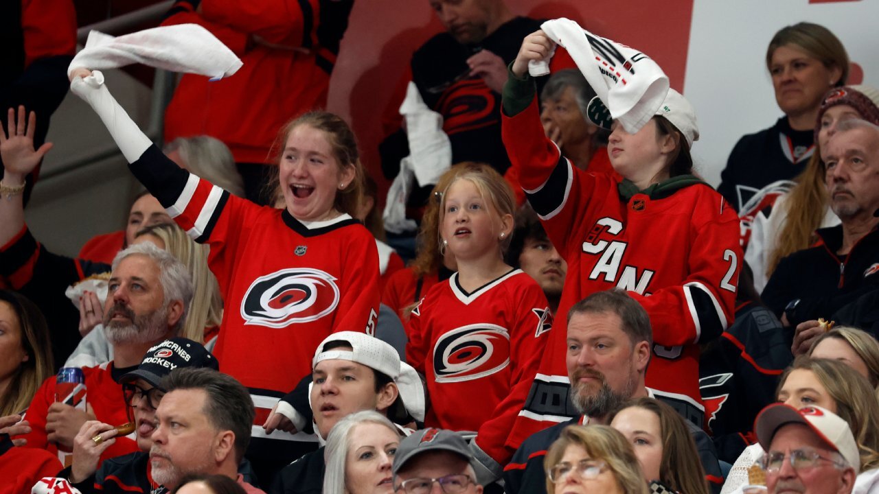 Hurricanes-fansen brast ut i "Olé"-sång under match 5