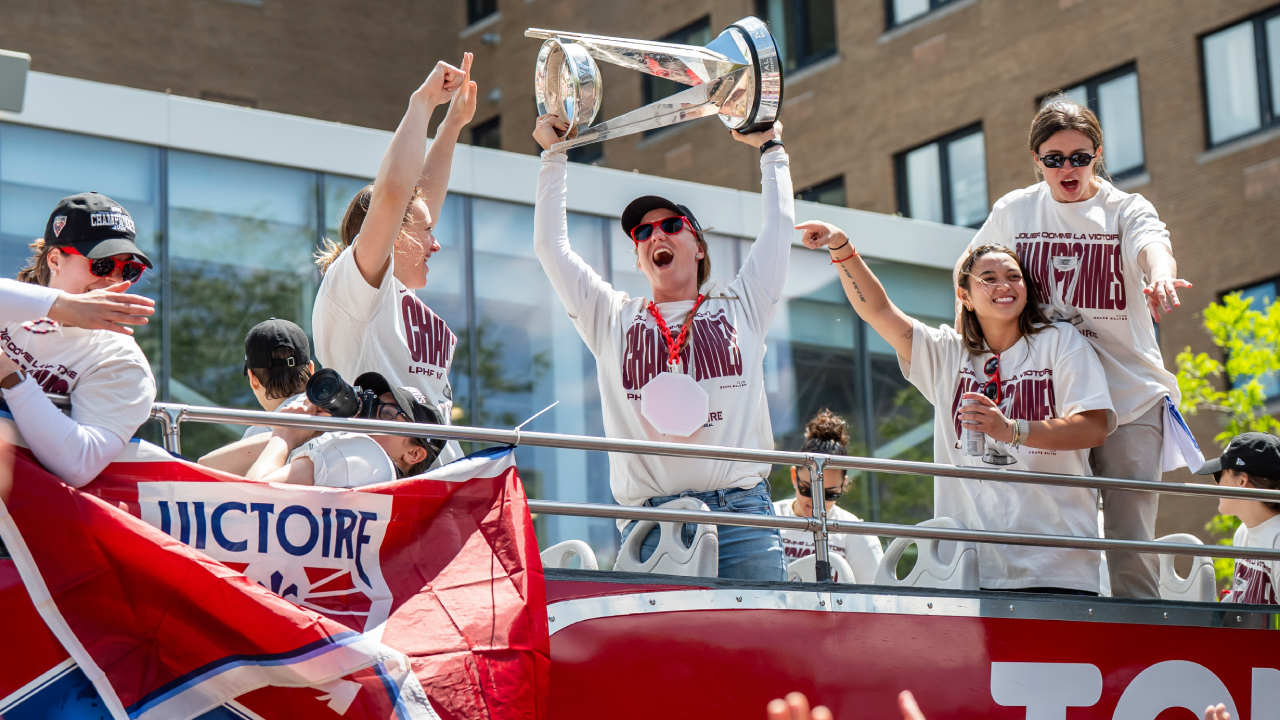 Montreal Victoire firade Walter Cup med parad i Montreal
