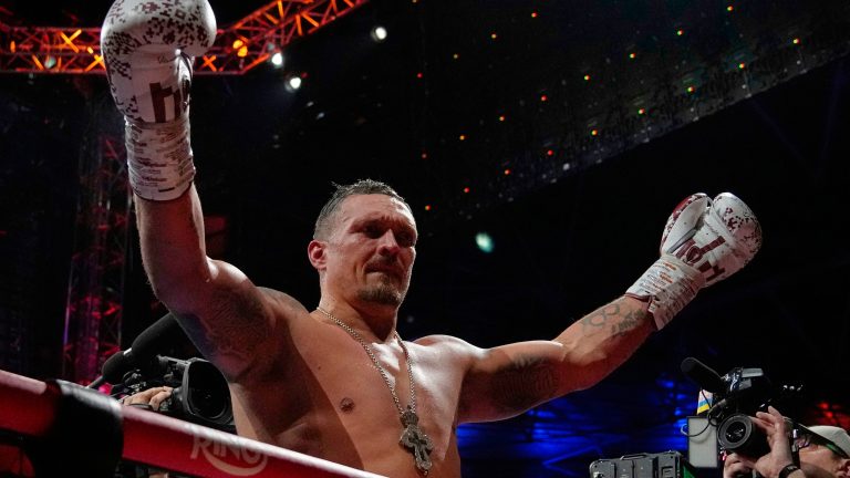 Ukraine's Oleksandr Usyk celebrates winning the undisputed world heavyweight boxing title fight against Britain's Daniel Dubois in London, July 19, 2025. (Frank Augstein/AP)