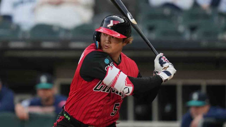 Chicago White Sox's Munetaka Murakami (5) plays during a baseball game against the Seattle Mariners, Saturday, May 9, 2026, in Chicago. (Erin Hooley/AP)