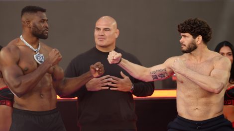 Francis-Ngannou,-left,-faces-off-with-Philipe-Lins-as-Cain-Velasquez-watches-from-the-middle