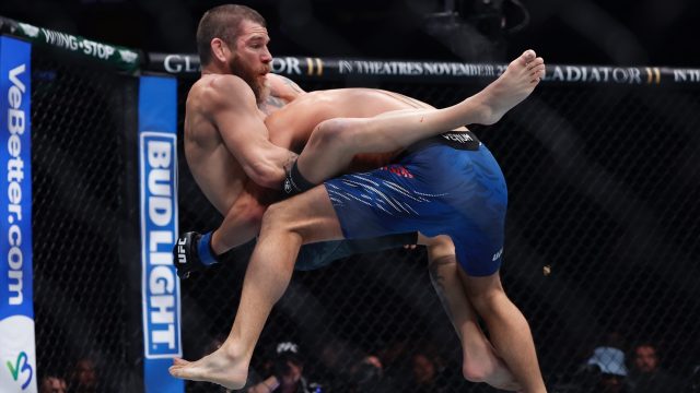 Jim-Miller-locks-in-a-guillotine-choke-during-a-UFC-lightweight-fight