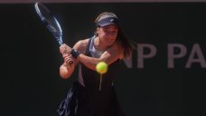 Doubles player trips over advertising board, forced to retire from French Open