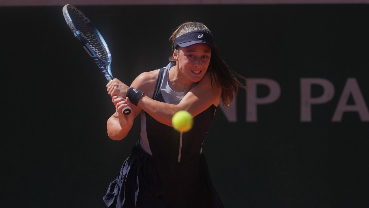 Doubles player trips over advertising board, forced to retire from French Open