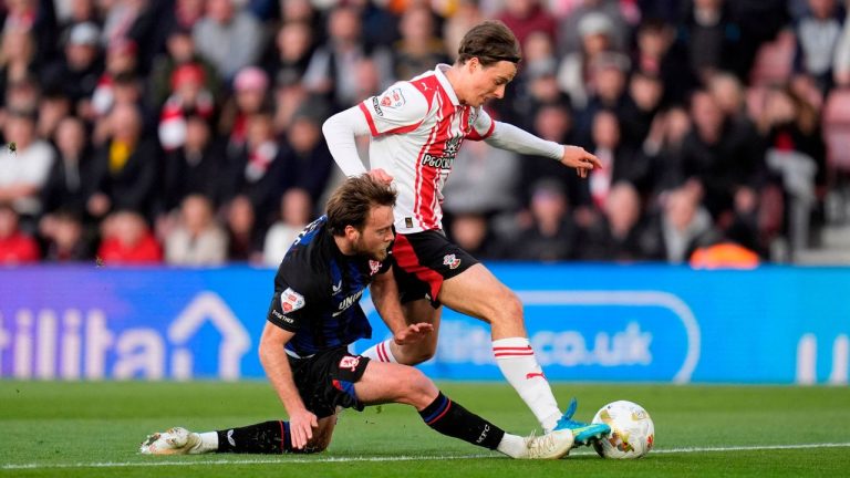 Middlesbrough's Aidan Morris, left, and Southampton's Caspar Jander battle for the ball during the EFL Championship play off semifinal game between Southampton and Middlesbrough, Tuesday, May 12, 2026, in, Southampton, England. (Andrew Matthews/PA via AP)