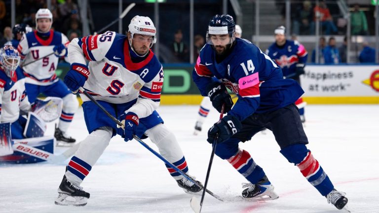 USA's Ryan Lindgren, left, fights for the puck against Britain's Liam Kirk, during the 2026 IIHF Men's Ice Hockey World Championship preliminary round group A game between Britain and the United States, in Zurich, Switzerland, Sunday, May 17, 2026. (Claudio Thoma/AP)