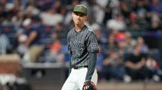 Ex-Yankee Weaver helps Mets even Subway Series