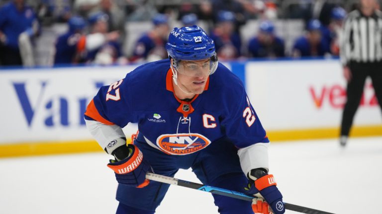 New York Islanders' Anders Lee (27) during the second period of an NHL hockey game against the Philadelphia Flyers Friday, April 3, 2026, in Elmont, N.Y. (Frank Franklin II/AP)