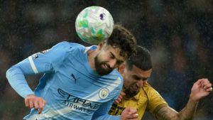 Crystal Palace's Daniel Munoz, right, and Manchester City's Josko Gvardiol challenge for the ball during the English Premier League soccer match between Manchester City and Crystal Palace in Manchester, England, Wednesday, May 13, 2026. (Ian Hodgson/AP Photo)