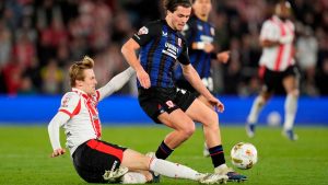 Southampton's Flynn Downes, left, and Middlesbrough's Leo Castledine battle for the ball during the EFL Championship play off semifinal soccer game between Southampton and Middlesbrough, Tuesday, May 12, 2026, in, Southampton, England. (Andrew Matthews/PA via AP)
