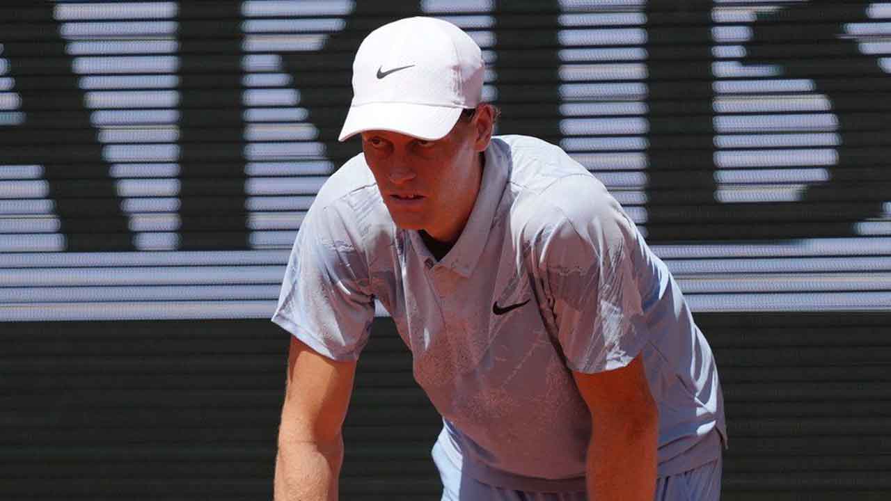 Sinner’s French Open Defeat Latest in String of Heat and Cramp Issues Sinner’s French Open Defeat Latest in String of Heat and Cramp Issues