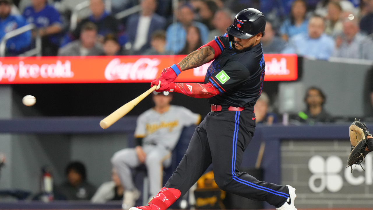 Blue Jays take advantage of timely hits, Pirates’ errors for third straight win