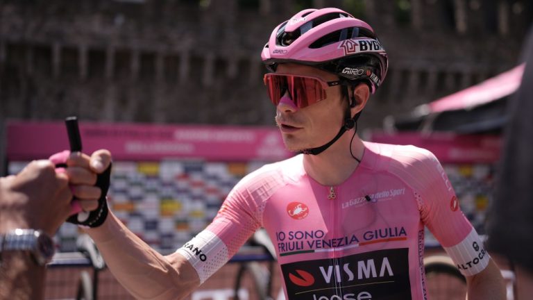 Denmark's Jonas Vingegaard wears the pink jersey of the race overall leader ahead of the 16th stage of the Giro d'Italia cycling race from Bellinzona to Cari', Switzerland, Tuesday May 26, 2026. (Massimo Paolone /LaPresse via AP)