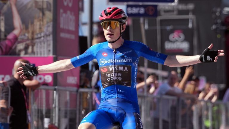 Vingegaard seizes control of Giro d'Italia with solo win in brutal 14th  stage - Sportsnet.ca